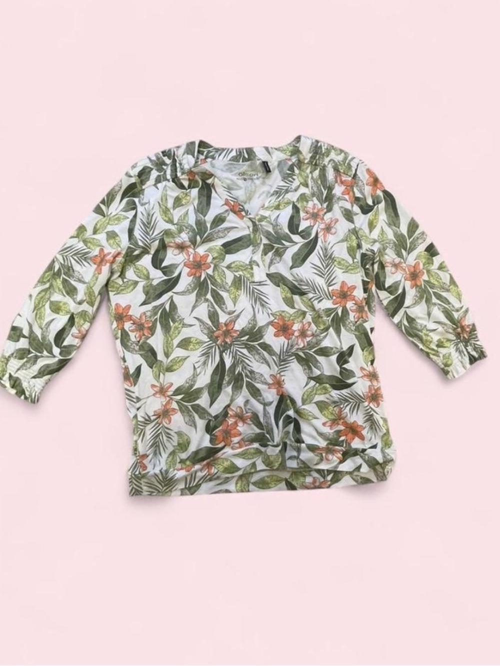 Olsen Women’s Floral print, V Neck 3/4 sleeves top in size M